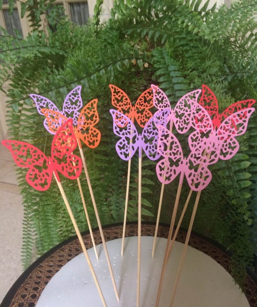 Palillos de mariposa decorativos para la comida