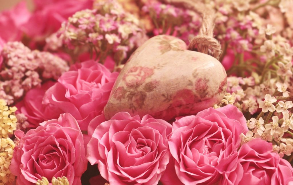 Rosas rosas y corazones para San ValentiÃ­n 2022